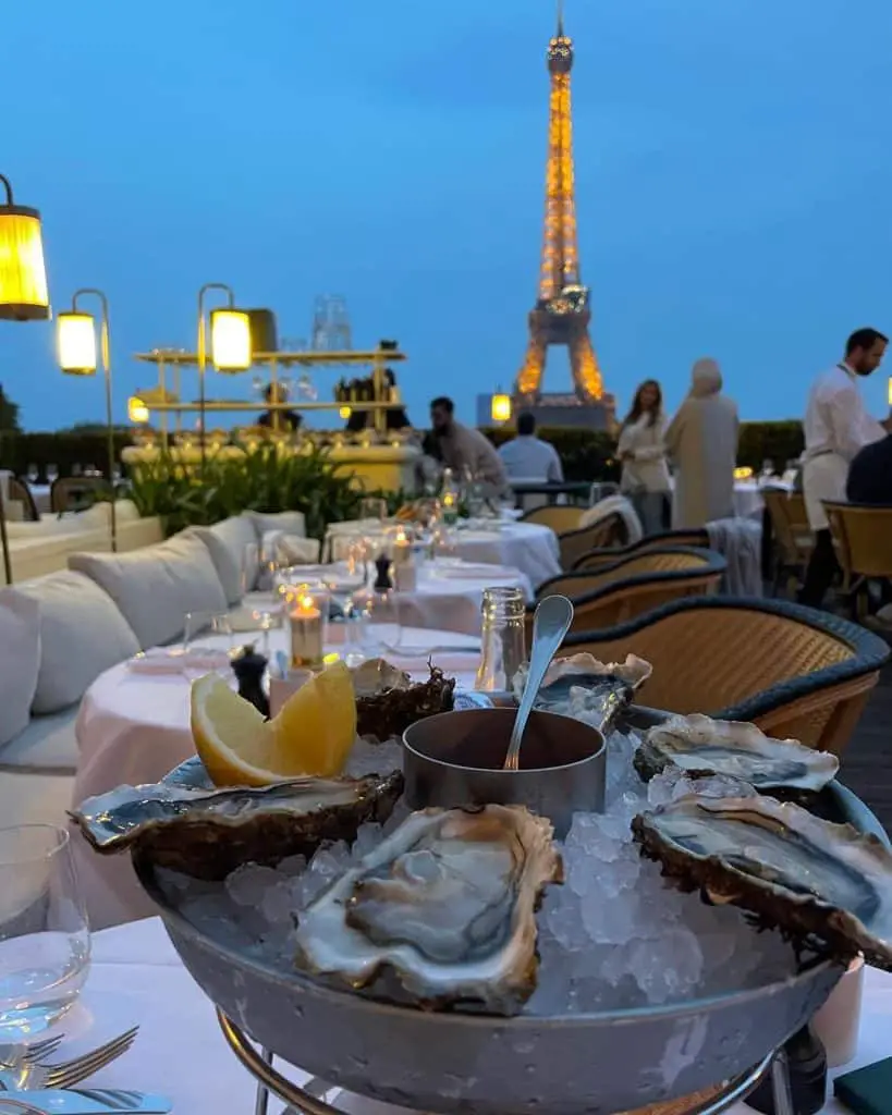 The food at Girafe: €30 oysters